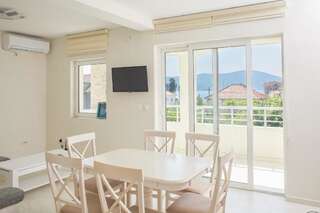 Апартаменты Apartmani Tripović Тиват Апартаменты с 3 спальнями с видом на море и балконом-45