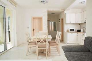 Апартаменты Apartmani Tripović Тиват Апартаменты с 3 спальнями с видом на море и балконом-46